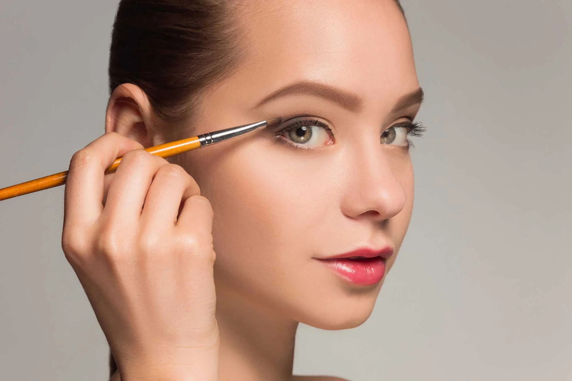 Dazzlıng Looks: Eye Makeup Products, Possıble Health Problems, And Dangerous Ingredıents You Should Stay Away For Your Health
