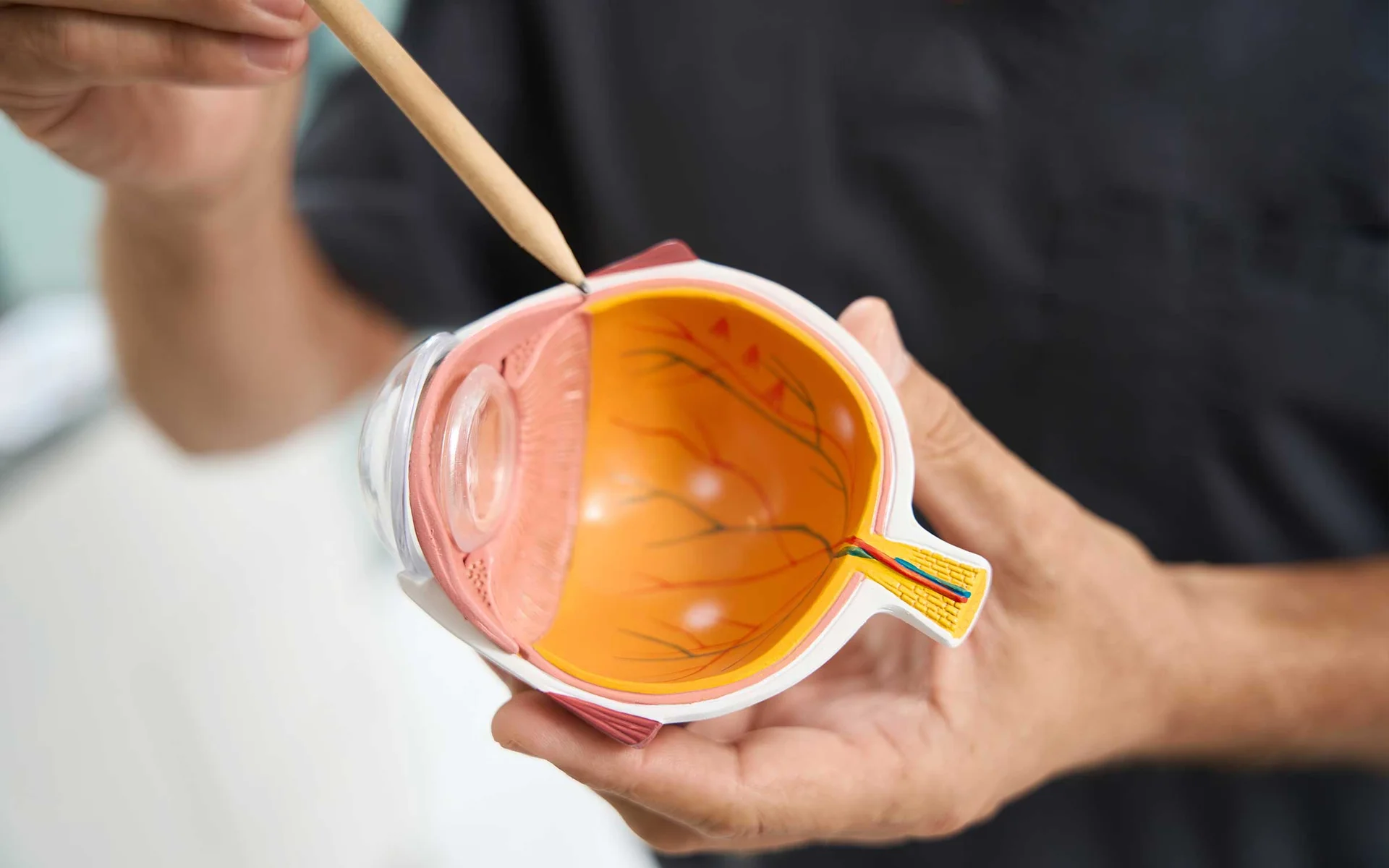 What Is The Cataract? What Are Its Symptoms And How Is It Treated?
